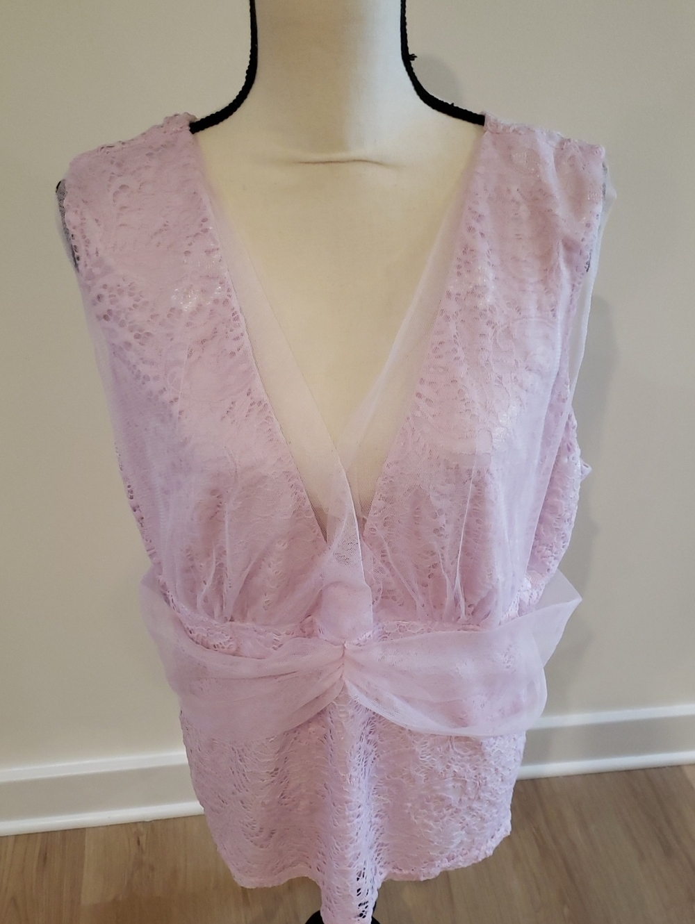NEW VENUS Light Lavender Lace V-Neck Chemise Top